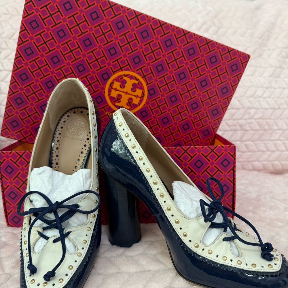 Beautiful Tory Burch navy/ivory Cambridge pump 6.5. - Picture 10 of 13